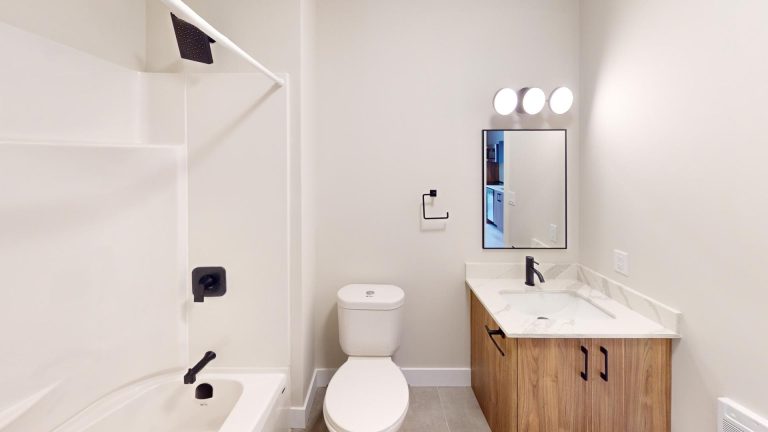 1027 South Park Street Apartment 14 Bathroom