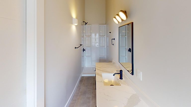 1027 South Park Street Apartment 16 Bathroom