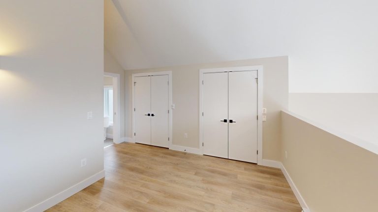 1027 South Park Street Apartment 16 Hallway