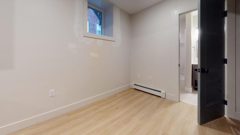 1029 South Park St 11 Unfurnished