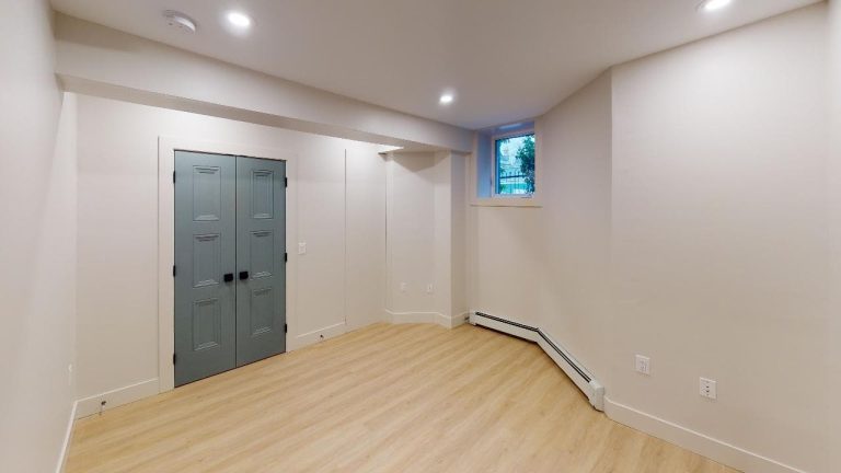 1029 South Park St 2 Unfurnished