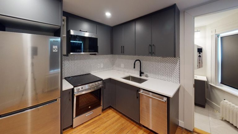 1029 South Park Street Apartment 4 Kitchen