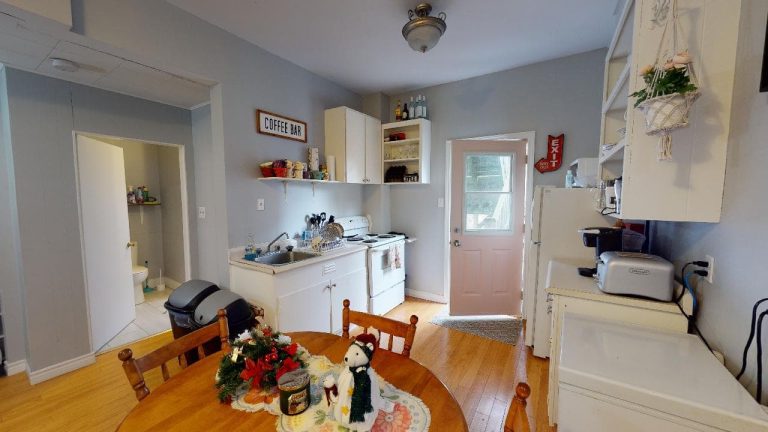 1106 2 Kitchen