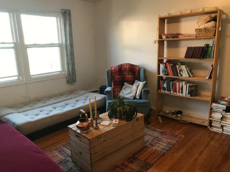 15 6059 Shirley Living Room