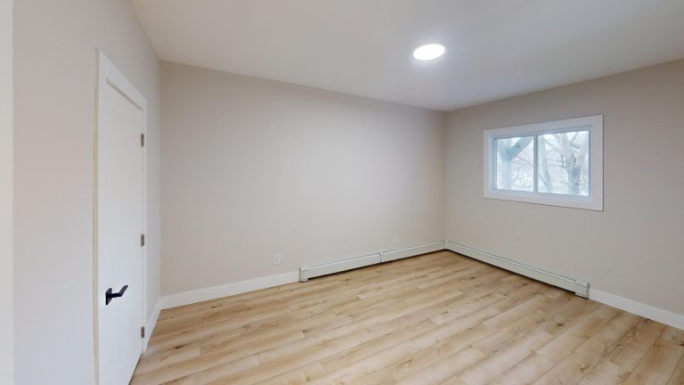 2100 Poplar Street Bedroom