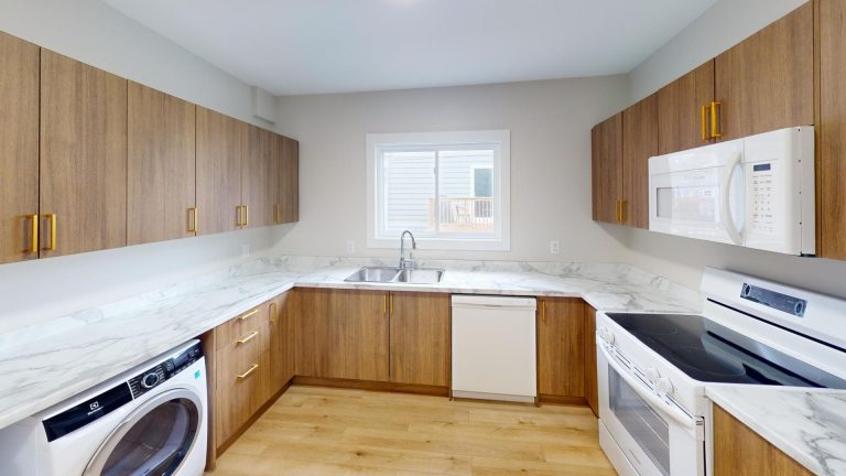 2100 Poplar Street Kitchen 1