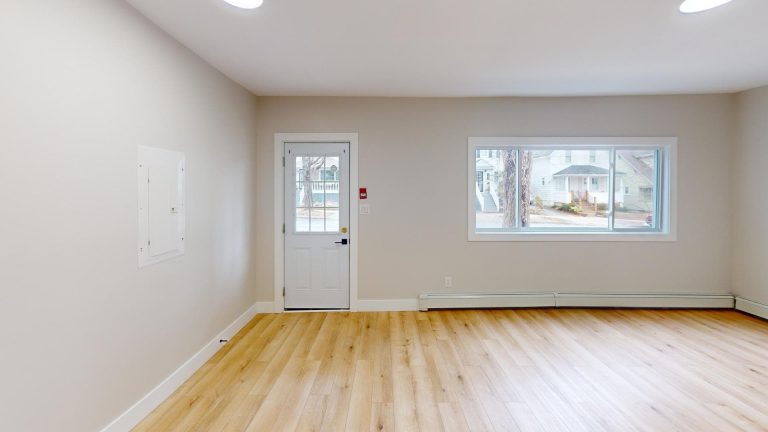 2100 Poplar Street Living Room