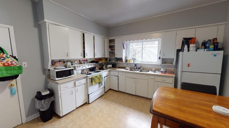 2102 Kitchen