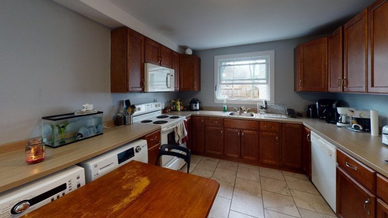 2106 Poplar Street Kitchen