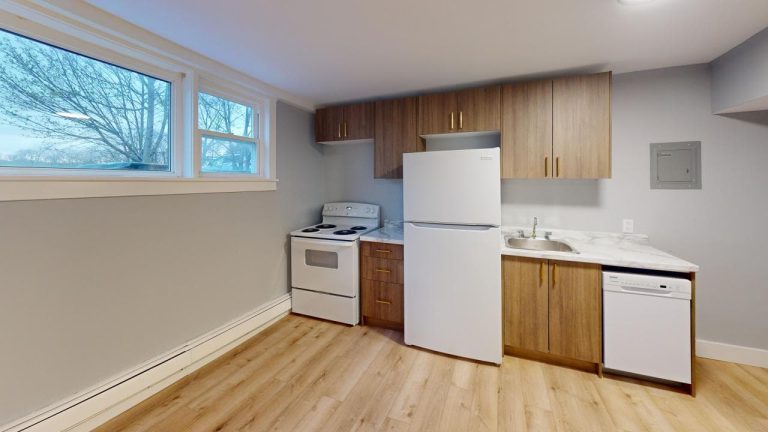 3536 Connaught Avenue Apartment 14 Kitchen
