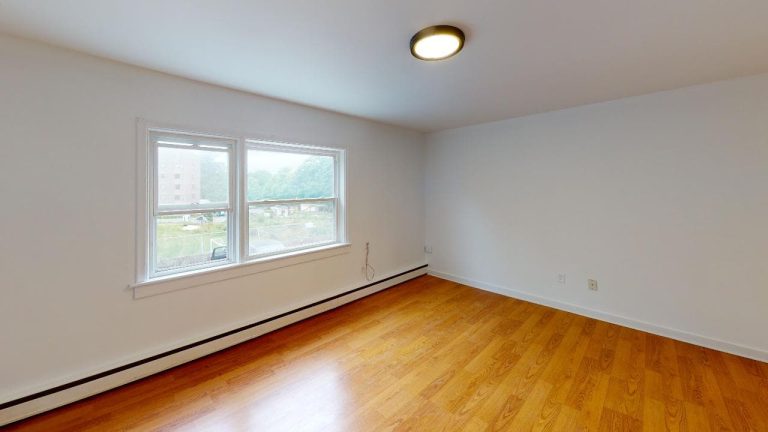3536 Connaught Avenue Apartment 8 Unfurnished(1)