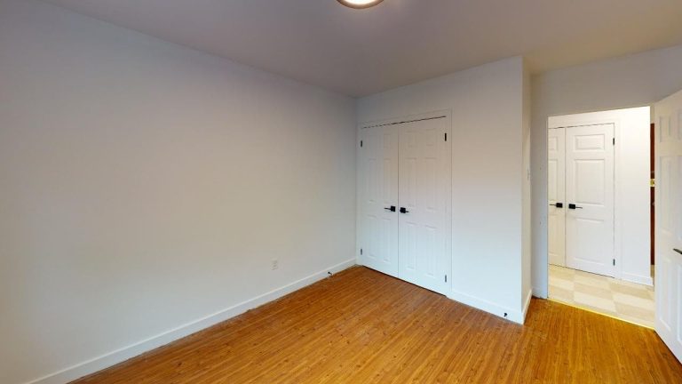 3536 Connaught Avenue Apartment 8 Unfurnished(2)