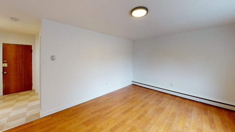 3536 Connaught Avenue Apartment 8 Unfurnished