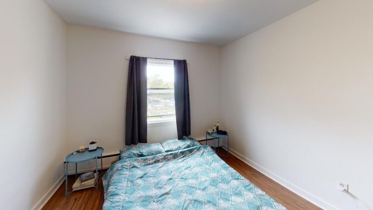 3536 Connaught Bedroom(1)