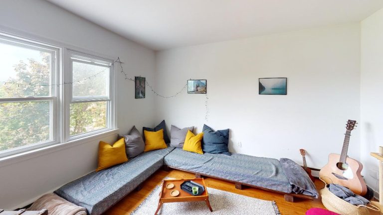 3536 Connaught Living Room(1)