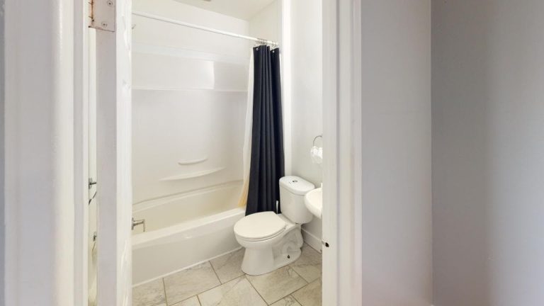 3693 Windsor Street Apartment 9 Bathroom