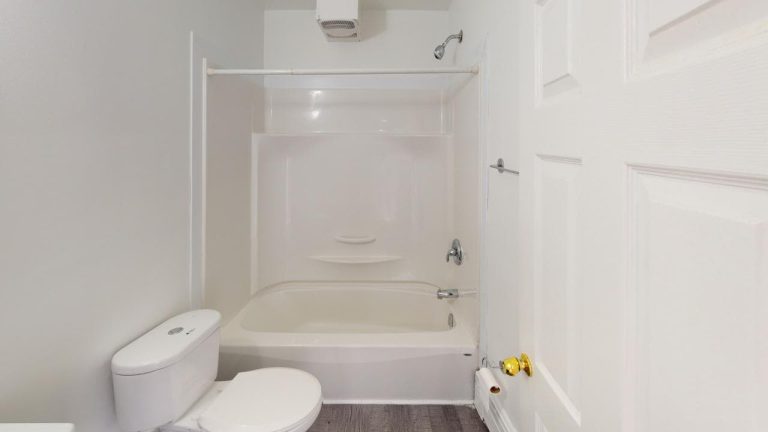 3699 Windsor Street Apartment 10 Bathroom