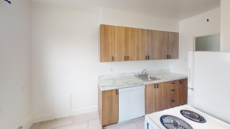 3699 Windsor Street Apartment 10 Kitchen