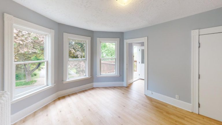 4 6461 Waegwoltic Ave Living Room