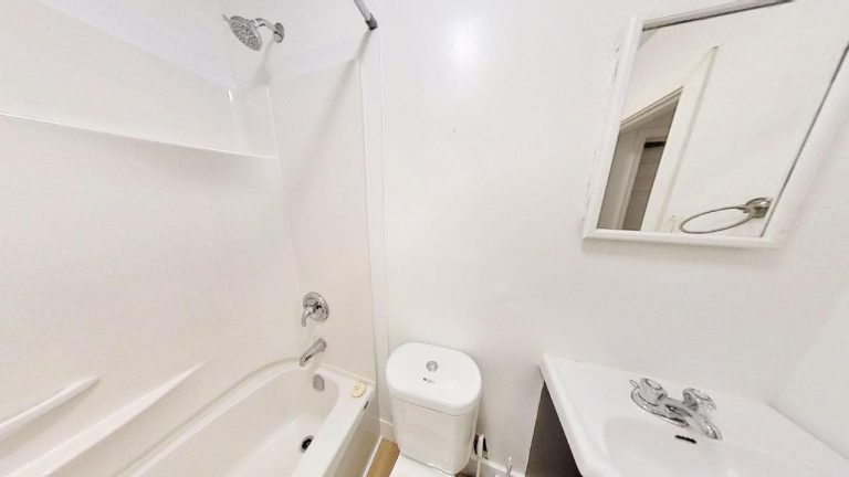 5670 Inglis Street Apartment 9 07302021 153056