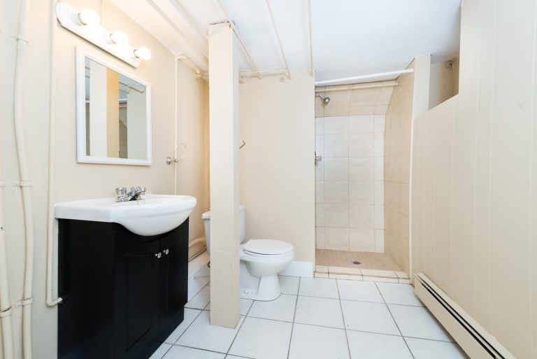 5706 1 Bathroom