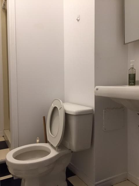 5713 106 Bathroom
