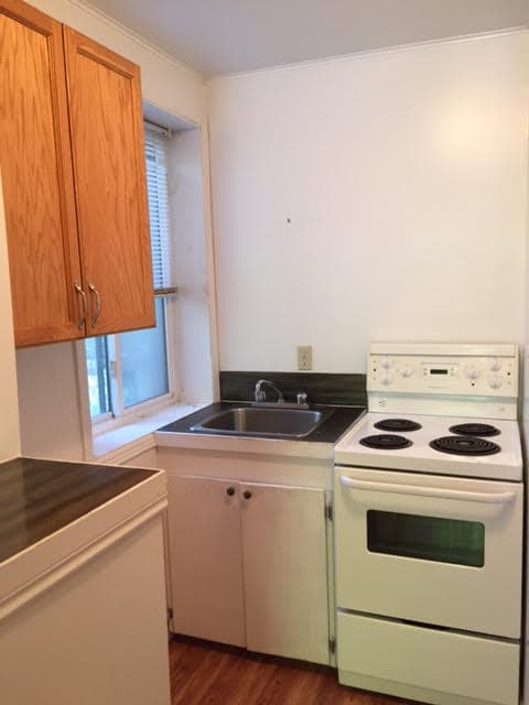 5713 106 Kitchen 2