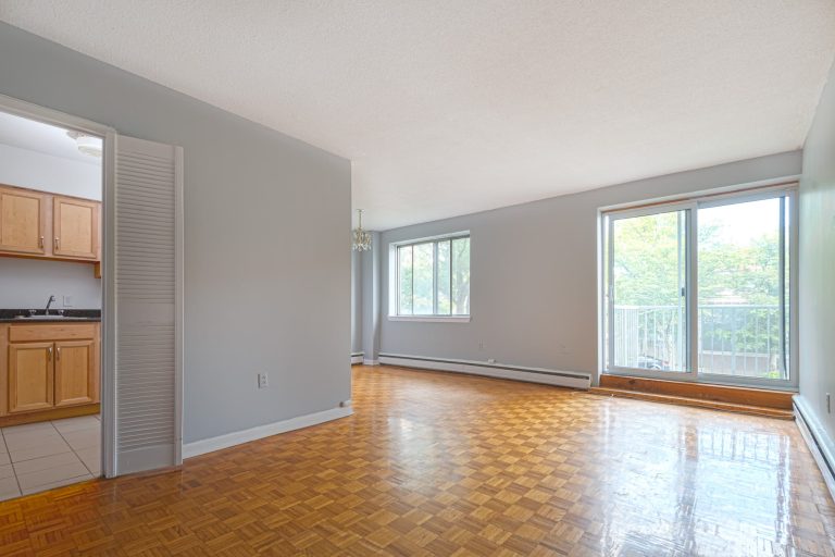 5713 203 Living Room