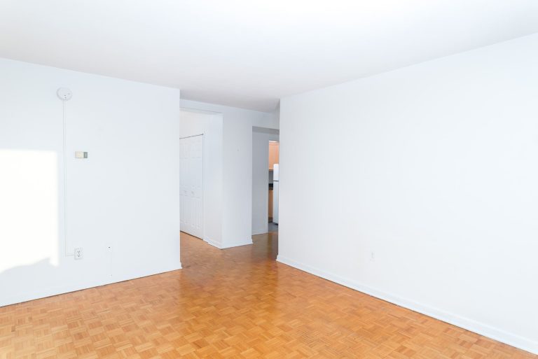5713 601 Living Room 1