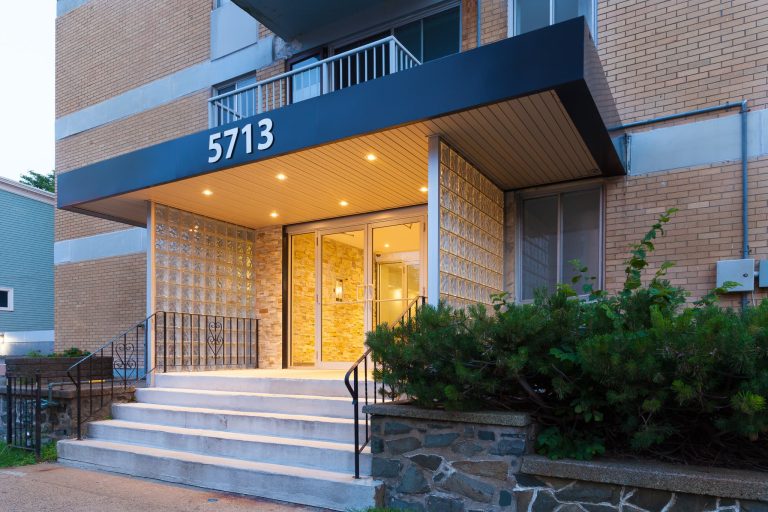 5713 Victoria Road Front Entrance