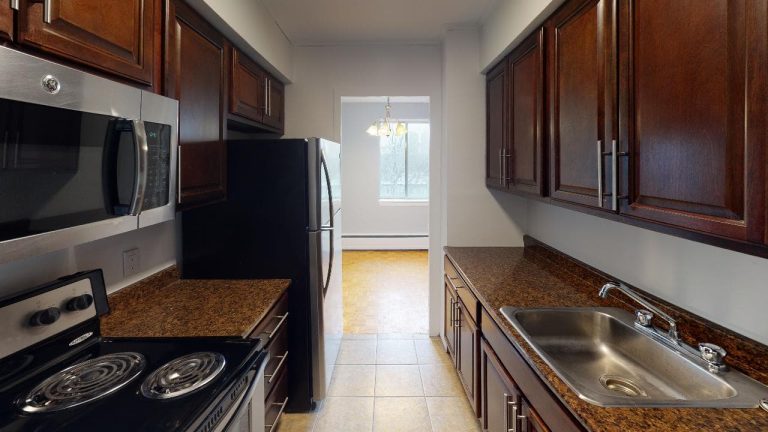 5713 Victoria 606 Kitchen