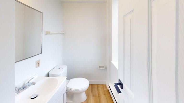5713 Victoria Rd 605 Bathroom 1