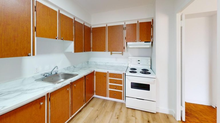 5713 Victoria Rd 605 Kitchen