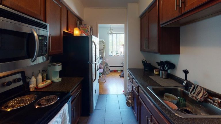 5713 Victoria Rd Apt 406 Kitchen
