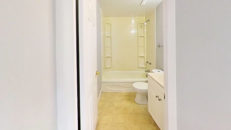 5713 Victoria Road APT 706 Bathroom