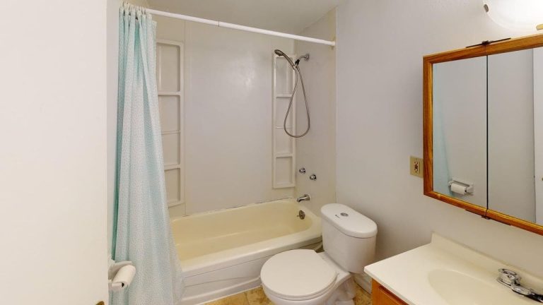 5713 Victoria Road Apartment 207 Bathroom