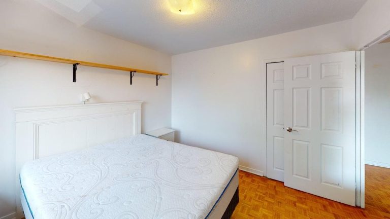 5713 Victoria Road Apartment 401 Bedroom