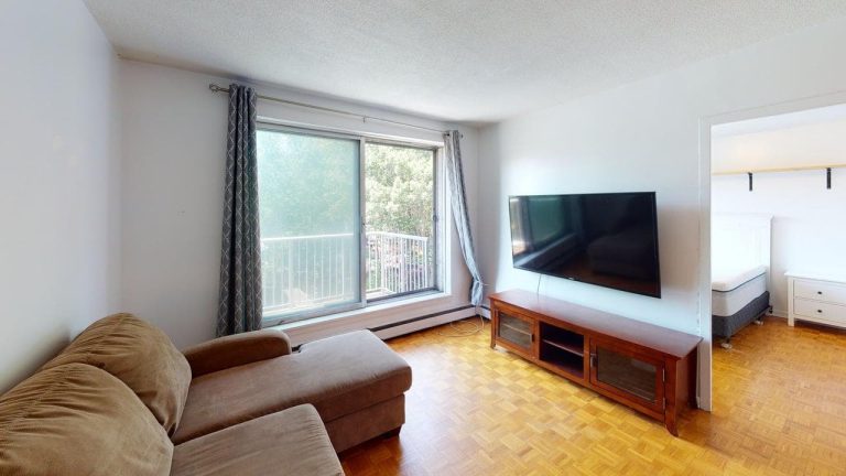5713 Victoria Road Apartment 401 Living Room 1
