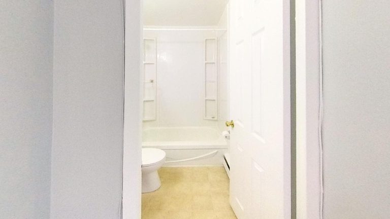 5713 Victoria Road Apartment 801 Bathroom