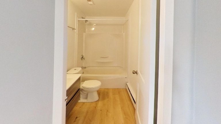 5713 Victoria Road Apartment 802 Bathroom