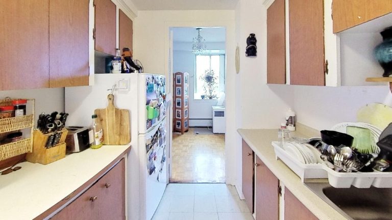 5713 Victoria Road Apartment 806 Kitchen