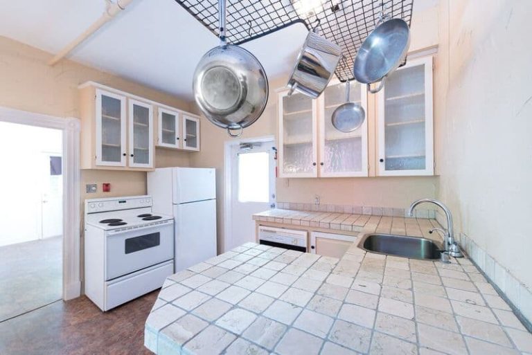 5718 1 Kitchen 2