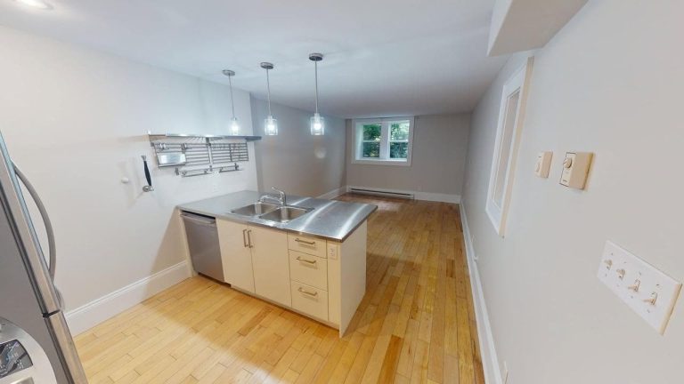 5722 Inglis Street Suite 2 05152025 162408