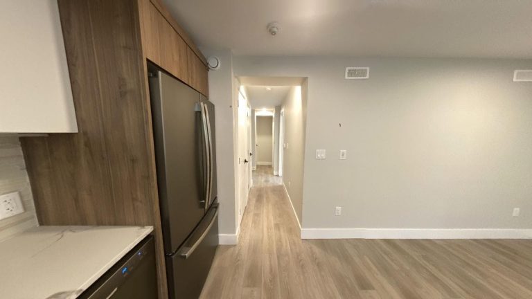 5726 Inglis Street Suite 101 04202022 162457