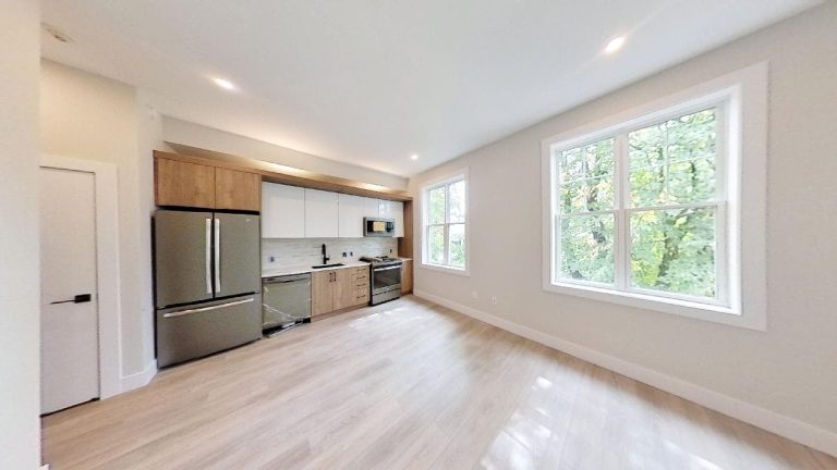 5726 Inglis Street Suite 302 07312021 165440
