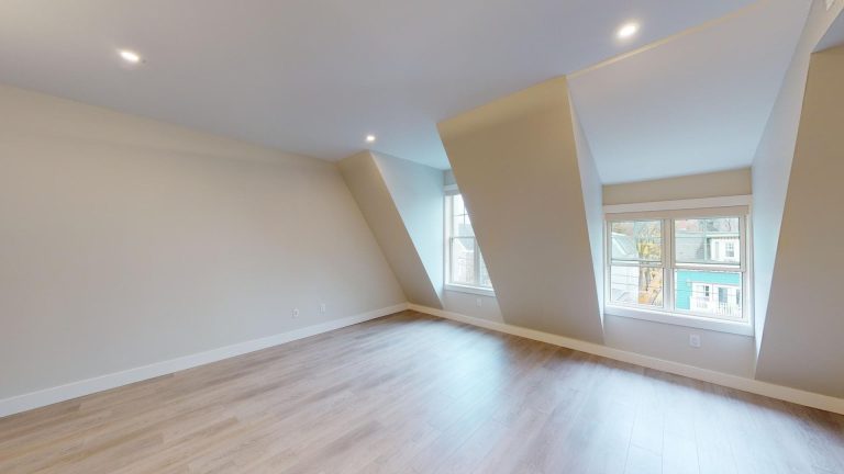 5726 Inglis Street Suite 403 01292024 181343