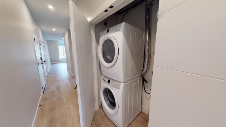 5726 Inglis Street Suite 403 01292024 181456