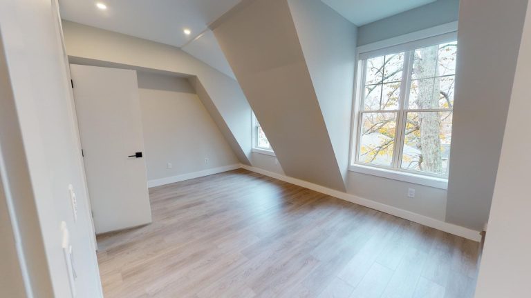5726 Inglis Street Suite 403 01292024 181516