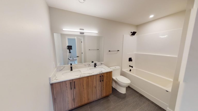 5726 Inglis Street Suite 403 01292024 181549