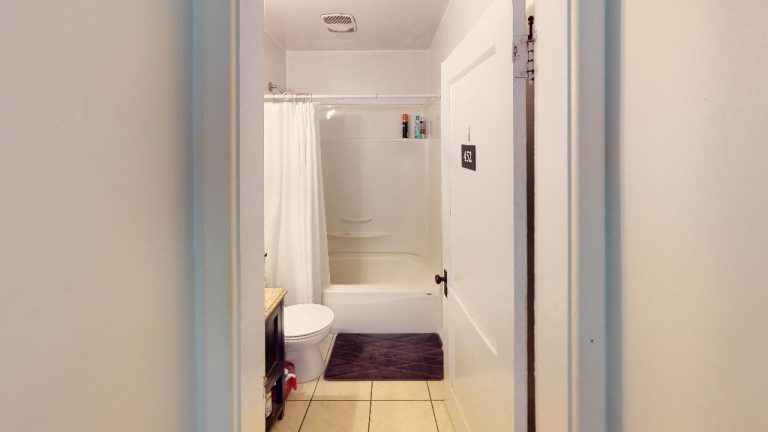 6056 South Street Apartment 12 Bathroom